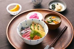 刺身や漬け丼のご提供