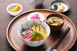 ホテル事業ならでは!お刺身や海鮮丼なども年中ご提供可能!