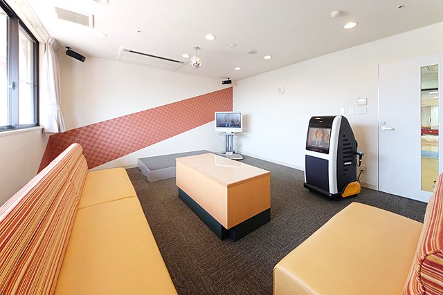 【わじろの郷】 【カラオケルーム】わじろの郷ではカラオケルームが設置されています。皆様が楽しめる空間になっています。