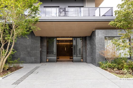 アズハイム足立六町