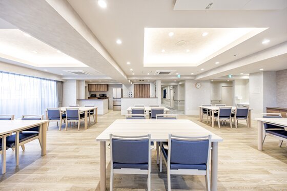 アズハイム足立六町