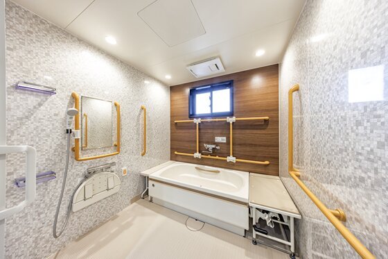 アズハイム足立六町