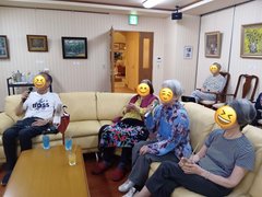 🎤 歌声響く特別な夜!「ナイトカラオケイベント」を開催✨