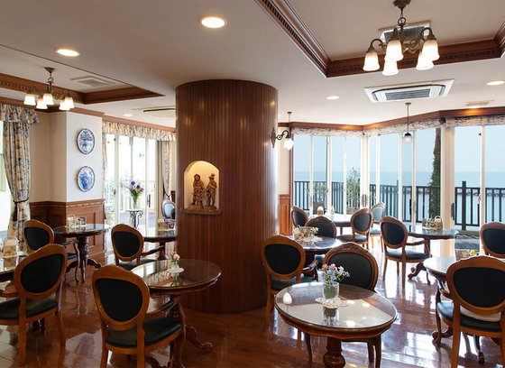 ロングライフ・クイーンズ塩屋