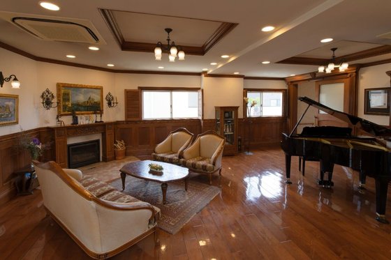 ロングライフ・クイーンズ塩屋