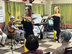 ギターとフラダンスの演奏会