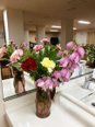 館内にお花を飾りました