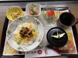 【敬老の日】心を込めて折り上げた鶴と、特別なお祝い膳でお祝いしました。