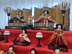 【八千代台】スタッフがひな人形に!?🎎