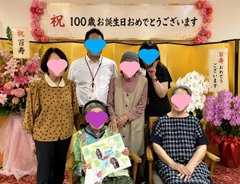 ㊗100歳✨✨笑顔あふれるお誕生日会🎂