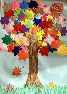 【ココファン創成川イースト】一枚の紅葉から、大きな秋の作品へ!