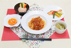 毎月開催している「美食まつり」。