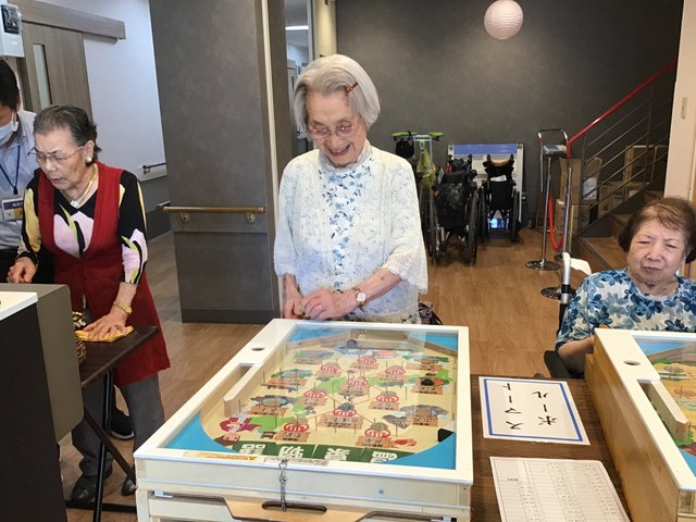 【【リハビリ特化型ナーシングホーム】スーパー・コート南花屋敷】 昔懐かしいイベントも企画し、時間が経つのが早く感じる 楽しいイベントも盛りだくさんです。 お問い合わせ相談・見学はこちら お気軽にご連絡ください 0037-630-11085