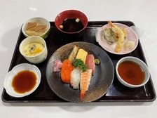 月祭り豪華メニューの提供