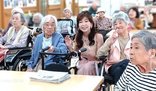 手拍子に笑顔!ボランティアさんによる「歌の歌謡ショー」開催!