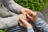 「もしかして?」パーキンソン病の疑い、何科に相談すればいい?