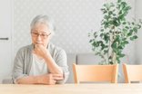 認知症かな?と思ったら。「老人性うつ」の特徴と寄り添い方