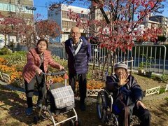 近くの公園にお散歩にいきました!