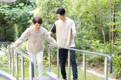 吹田市で選ぶ安心。パーキンソン病の施設選びと大切なタイミング