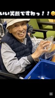 施設で大人気!パン販売の日に見せたご入居者様の最高の笑顔!