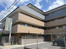 【施設内 駐車場完備】数台スペースがございます。