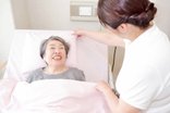 長期の医療ケアが必要な方へ。「療養型病院」の役割と費用の目安
