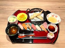 一番人気!旬を味わう、お寿司と天ぷらの御膳