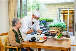 外食気分を味わう「ライブキッチン」