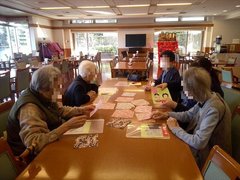 折り紙でひな人形を作りました♪