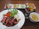 月に一度の特別なお楽しみ♪豪華な特別メニューをご提供しました