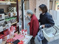 大盛況♪「阪急のスイーツ移動販売」