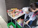 お菓子に果物にご飯のお供まで便利で楽しい移動スーパーの日