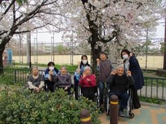 『家族会&花見行事!!』の様子をご紹介