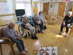 『今週のレク(9月壁画作り 輪投げ カラオケ)』をご紹介