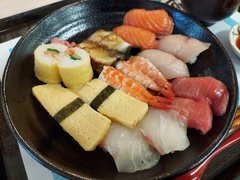 寿司バイキングを開催しました。