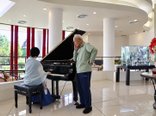 【音楽を楽しむ時間】ご家族様のピアノ演奏♪ 音楽と笑顔のひととき