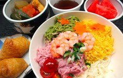 年に20回の行事食:季節のイベント、誕生日会の特別メニュー