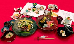 ホーム内併設の割烹「花鳥月露」のディナーの例