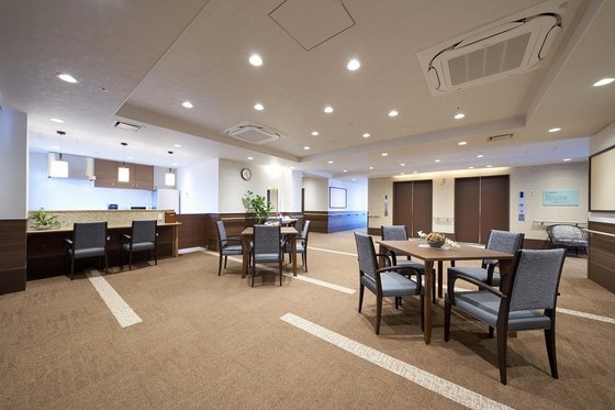 チャームスイート向日町