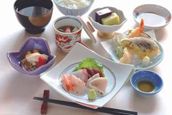 趣向を凝らした月数回のプレミアメニュー