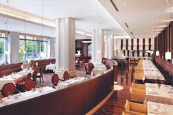 広々としたレストランで日々のお食事をお楽しみください。