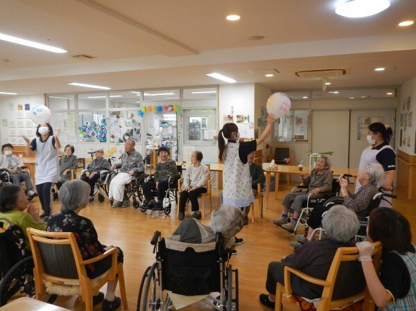 風船バレーで大盛り上がり｜みんなの家・北本中丸(埼玉県北本市 