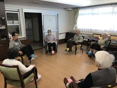 本日も先生と一緒にレッスン♪体を動かしました(^O^)/