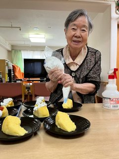 今回は新たな試みを。職員手作りおやつ