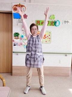 ご飯の前にちょっと体操!今日も元気です!(^^)/