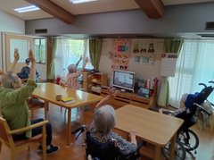 ALSOKグループホーム中野鷺で8月の「リモート運動教室」に参加