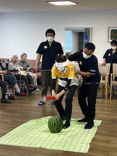 夏の恒例行事『スイカわり』