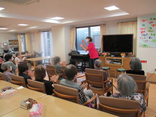 地域交流イベント 笑いヨガ は来月8月19日 に実施します ホームステーションらいふ湘南かねか湯河原 神奈川 県足柄下郡湯河原町 Lifull介護 旧home S介護