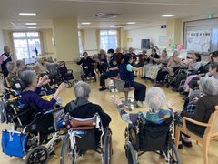 体操・風船バレーで運動大好き!