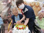 5月のお誕生日会❣施設でのお祝いにびっくり☆